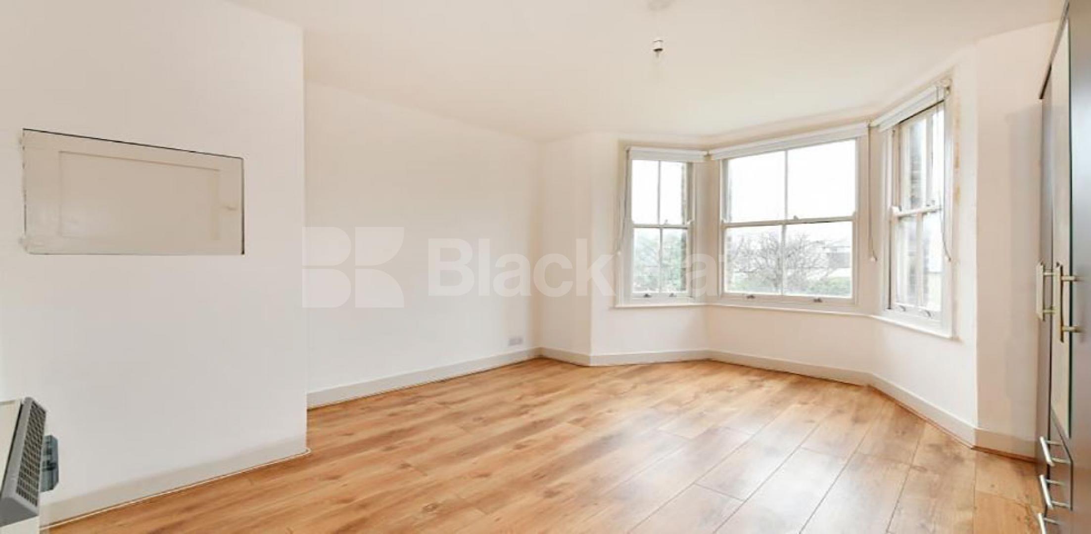 			NEW INSTRUCTION!, Studio Apartment, 1 bath, 0 reception Studio			 Tottenham Lane, CROUCH END